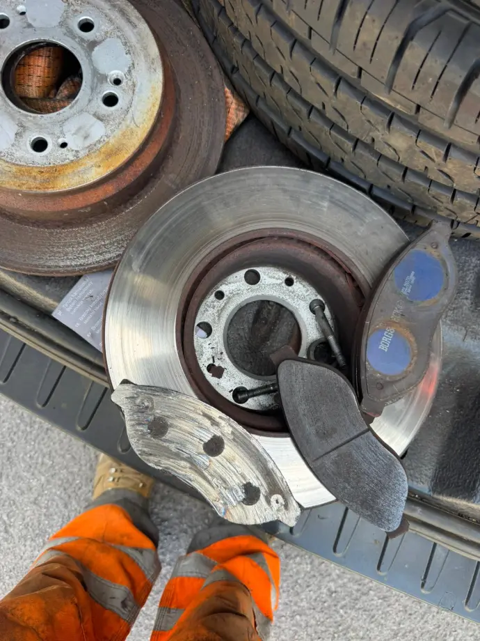 Brake disc &amp; pad replacement